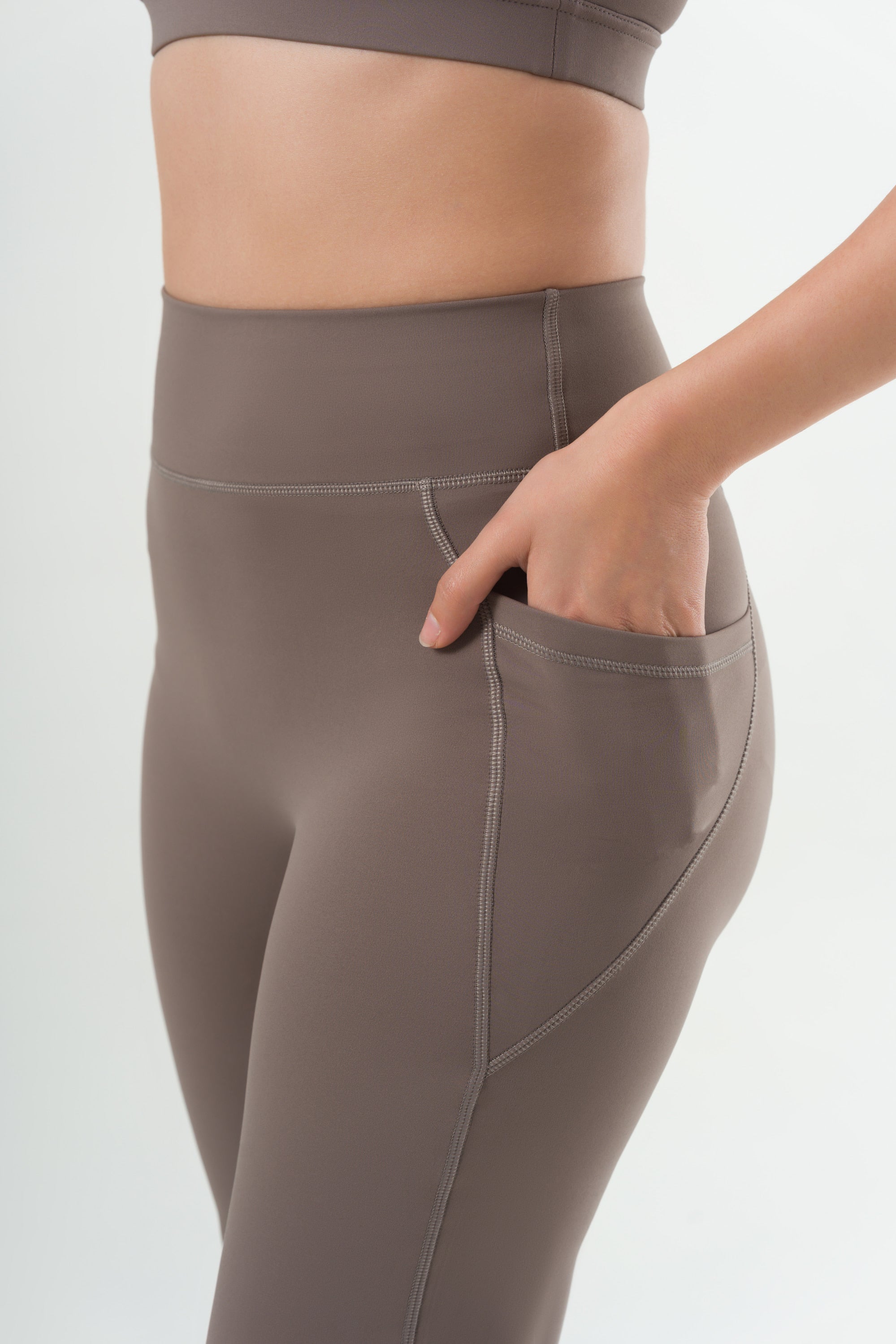 MUSE STRAIGHT PANTS